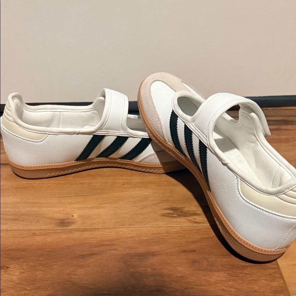 Women’s adidas Samba SZ 7
